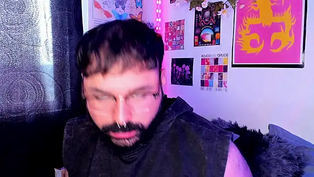 Snapshot of johnnyalx chatting on March 27, 7:24 pm johnnyalx online show from March 27, 7:24 pm