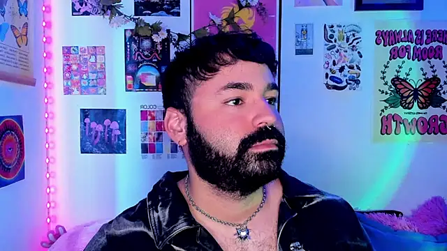 Snapshot of johnnyalx chatting on April 3, 6:17 pm johnnyalx online show from April 3, 6:17 pm