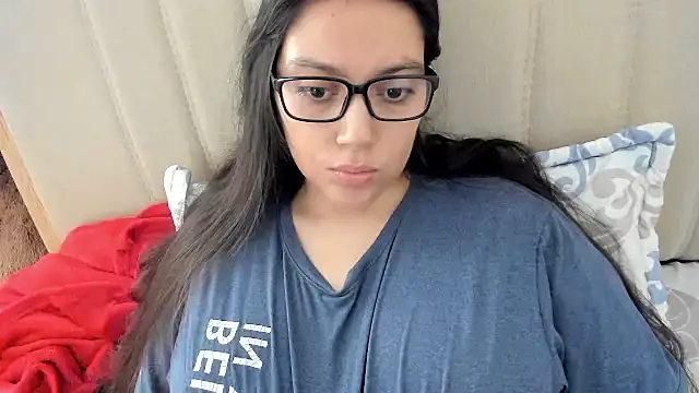 Snapshot of roniewester chatting on May 2, 2:33 pm roniewester online show from May 2, 2:33 pm