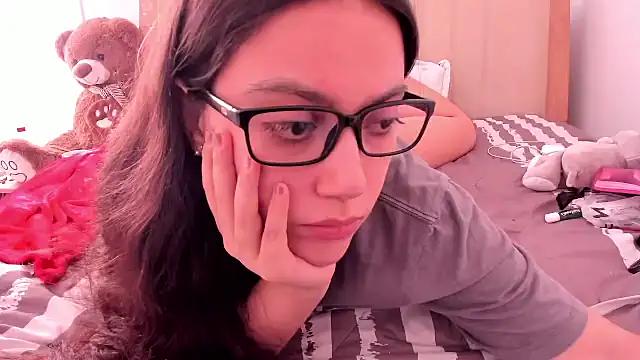 Snapshot of roniewester chatting on May 18, 2:45 pm roniewester online show from May 18, 2:45 pm