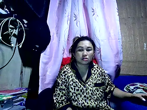 Snapshot of LalaiAsian chatting on June 19, 3:38 pm LalaiAsian online show from June 19, 3:38 pm