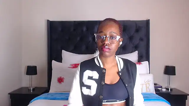 Sexynaughty Gal online show from December 4, 8:06 pm