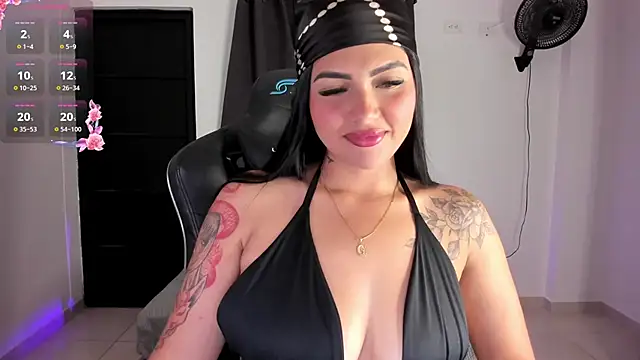 Snapshot of karol_green_ chatting on May 20, 3:24 am karol green online show from May 20, 3:24 am