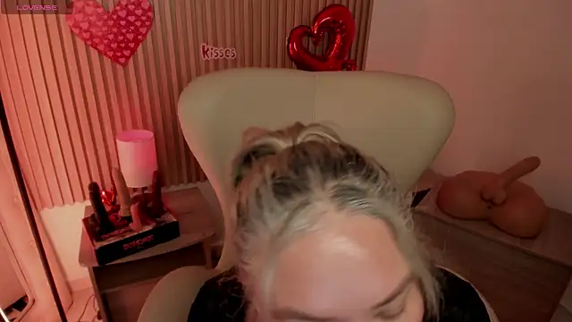 MarianL0ve online show from February 15, 4:56 pm