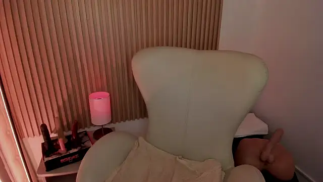 MarianL0ve online show from March 12, 1:40 pm