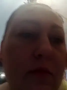 Snapshot of Rini333 chatting on June 8, 8:37 am Rini333 online show from June 8, 8:37 am