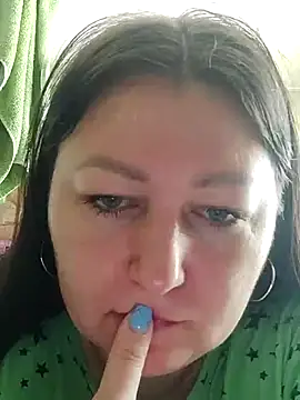 Snapshot of Rini333 chatting on June 9, 9:43 am Rini333 online show from June 9, 9:43 am