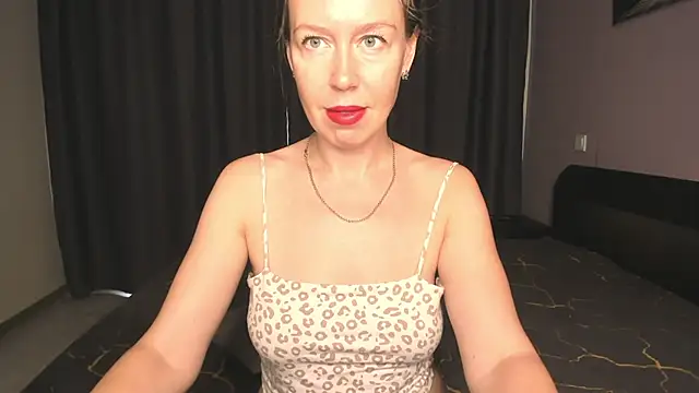 Snapshot of BrendaCain chatting on May 27, 1:57 am BrendaCain online show from May 27, 1:57 am