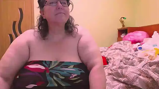 HugeTits online show from November 25, 2:00 am