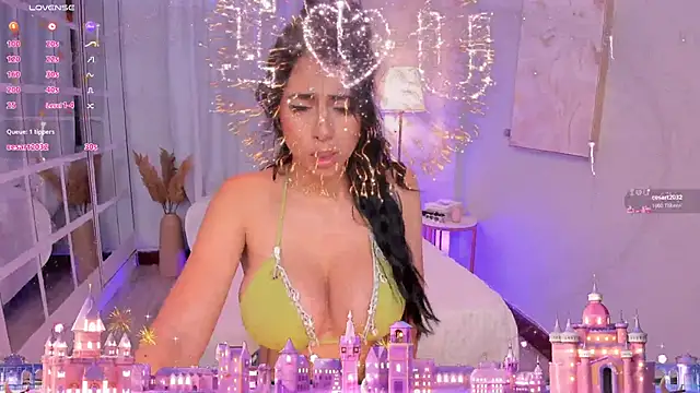 LeahJones  online show from April 28, 5:34 am