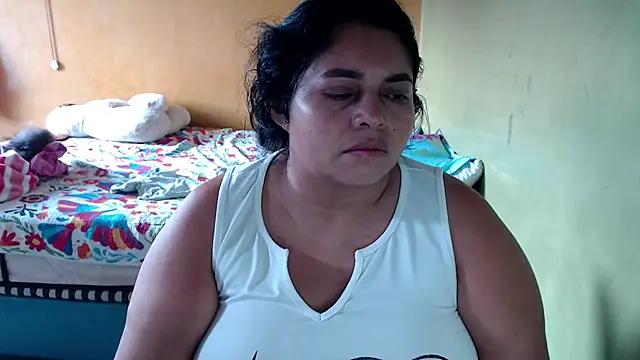 Snapshot of yulieth_bbw chatting on July 29, 11:19 am yulieth bbw online show from July 29, 11:19 am