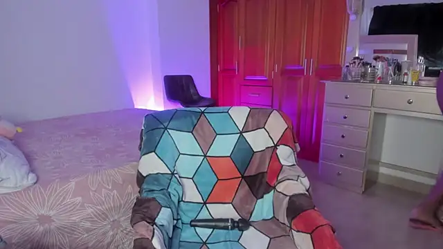 Snapshot of emma_rules99 chatting on September 17, 5:36 pm emma rules99 online show from September 17, 5:36 pm