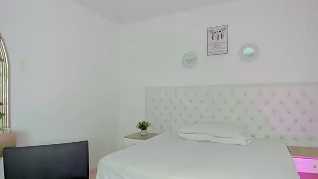 Snapshot of emma_rules99 chatting on November 11, 1:00 pm emma rules99 online show from November 11, 1:00 pm