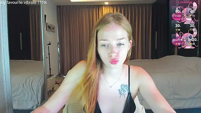 Snapshot of Hot_Mia_ chatting on November 7, 8:58 am Hot Mia online show from November 7, 8:58 am