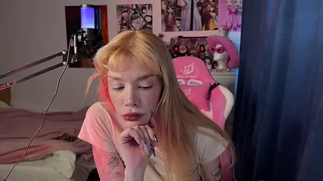 Snapshot of boobsybootie chatting on December 5, 12:33 pm boobsybootie online show from December 5, 12:33 pm