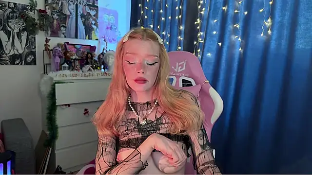 Snapshot of boobsybootie chatting on December 18, 10:30 am boobsybootie online show from December 18, 10:30 am