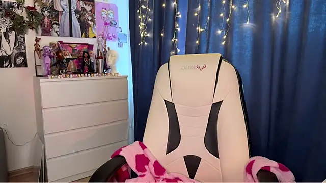 Snapshot of boobsybootie chatting on January 8, 9:00 am boobsybootie online show from January 8, 9:00 am