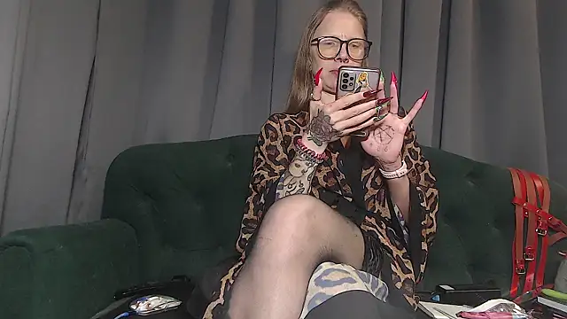 Snapshot of alexandra_zaryanova chatting on May 18, 4:35 pm alexandra zaryanova online show from May 18, 4:35 pm