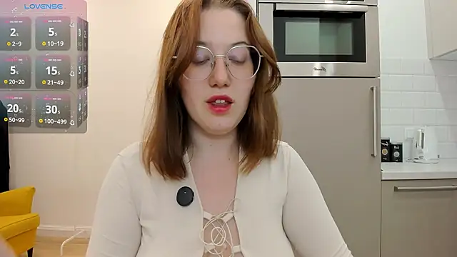 Snapshot of Charmy_Gracy chatting on August 4, 2:08 pm Charmy Gracy online show from August 4, 2:08 pm