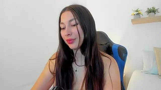 Snapshot of bella_99_ chatting on July 6, 3:03 pm bella 99 online show from July 6, 3:03 pm