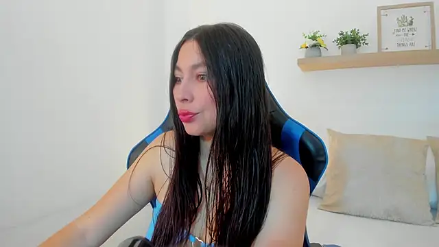 Snapshot of bella_99_ chatting on July 9, 11:58 am bella 99 online show from July 9, 11:58 am