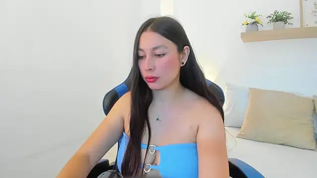Snapshot of bella_99_ chatting on July 17, 11:50 am bella 99 online show from July 17, 11:50 am