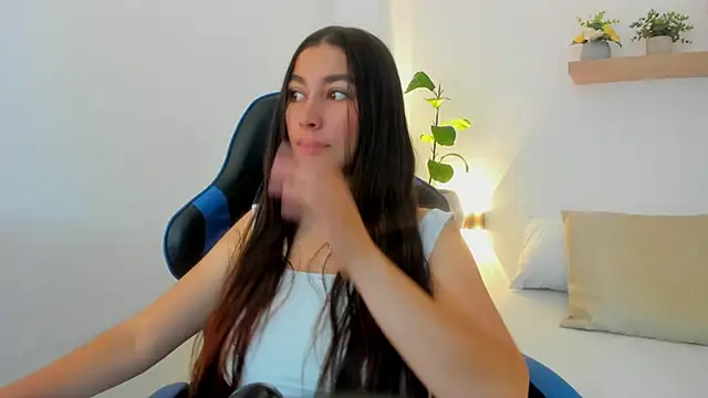 Snapshot of bella_99_ chatting on July 23, 11:41 am bella 99 online show from July 23, 11:41 am