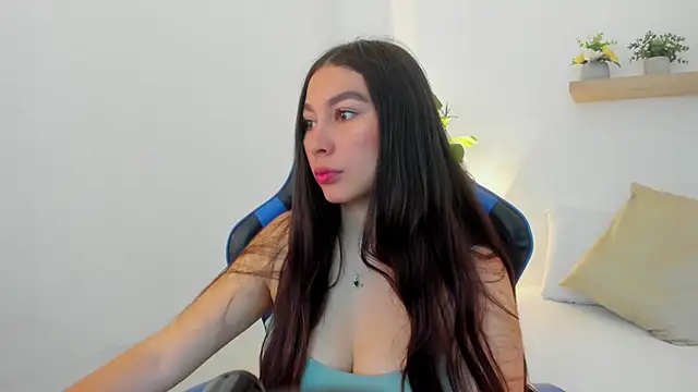 Snapshot of bella_99_ chatting on July 27, 11:39 am bella 99 online show from July 27, 11:39 am