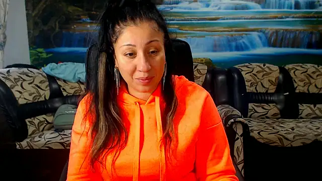 MoistMady online show from November 10, 1:54 pm