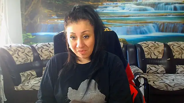 MoistMady online show from March 10, 2:00 pm