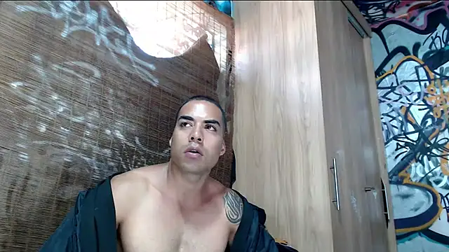 Snapshot of Justin_Frank chatting on November 9, 5:11 pm Justin Frank online show from November 9, 5:11 pm