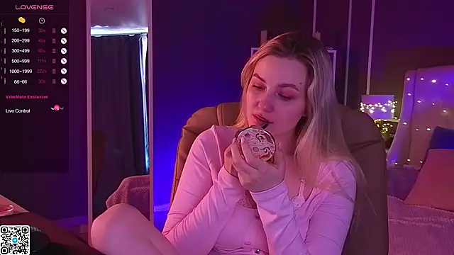 Snapshot of elinanortas chatting on March 15, 7:31 am elinanortas online show from March 15, 7:31 am