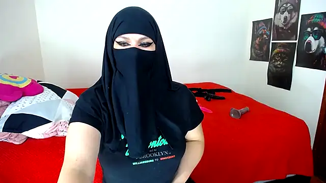 Snapshot of evelyn__salah chatting on December 8, 1:02 am evelyn  salah online show from December 8, 1:02 am