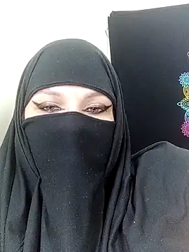 Snapshot of evelyn__salah chatting on October 22, 11:04 pm evelyn  salah online show from October 22, 11:04 pm