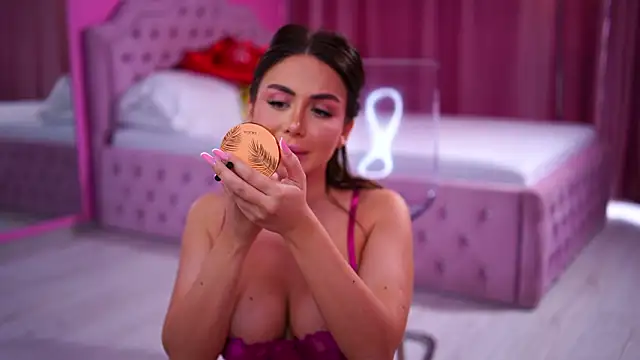 Snapshot of AshleySinn chatting on February 8, 11:24 am AshleySinn online show from February 8, 11:24 am