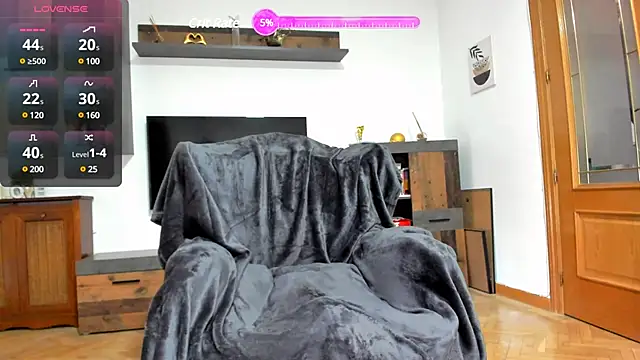 Snapshot of adellle chatting on February 4, 10:43 am adellle online show from February 4, 10:43 am