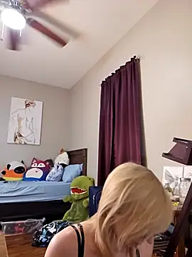 Snapshot of AmethystFoxx chatting on March 18, 1:10 am AmethystFoxx online show from March 18, 1:10 am