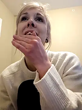 Snapshot of AmethystFoxx chatting on November 18, 10:14 pm AmethystFoxx online show from November 18, 10:14 pm