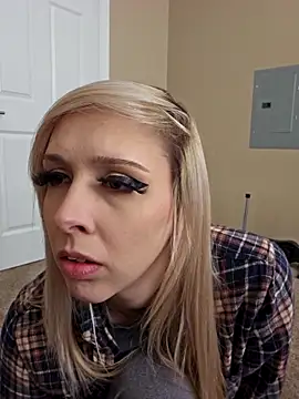 AmethystFoxx online show from February 7, 7:28 pm