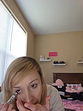 Snapshot of AmethystFoxx chatting on June 12, 5:23 pm AmethystFoxx online show from June 12, 5:23 pm