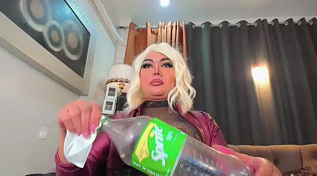 Snapshot of AsianHotieTS chatting on February 6, 11:15 pm AsianHotieTS online show from February 6, 11:15 pm