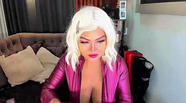 Snapshot of AsianHotieTS chatting on February 12, 11:30 pm AsianHotieTS online show from February 12, 11:30 pm