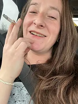 Mini And The Bear online show from March 15, 8:04 pm