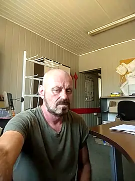 Snapshot of wilkalfa chatting on May 26, 10:33 am wilkalfa online show from May 26, 10:33 am