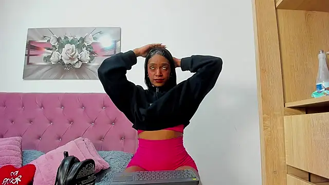 Snapshot of sharon_hill chatting on June 12, 1:37 am sharon hill online show from June 12, 1:37 am
