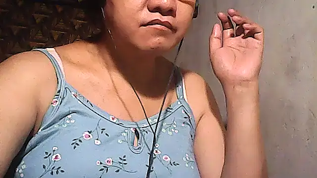 sweetsosie18 online show from February 8, 11:52 pm