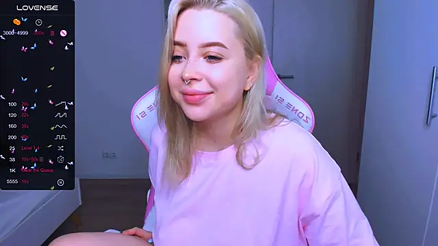 Snapshot of MonaLauu chatting on December 13, 11:39 pm MonaLauu online show from December 13, 11:39 pm