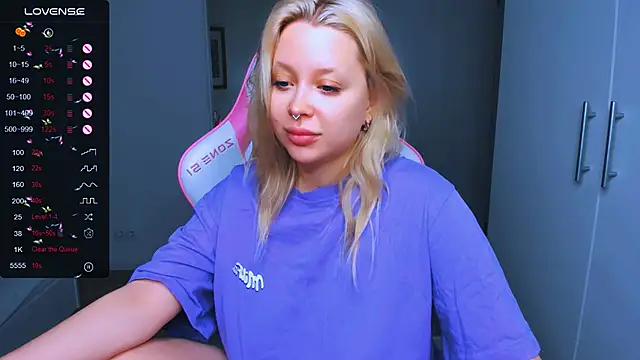 Snapshot of MonaLauu chatting on December 22, 2:06 am MonaLauu online show from December 22, 2:06 am