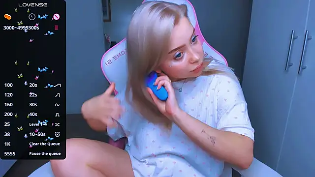 Snapshot of MonaLauu chatting on December 28, 4:41 pm MonaLauu online show from December 28, 4:41 pm