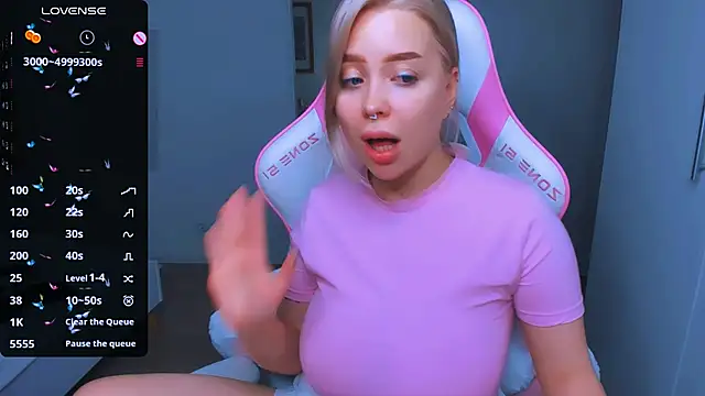 Snapshot of MonaLauu chatting on December 28, 10:44 pm MonaLauu online show from December 28, 10:44 pm